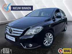 Zwart, metallic lak Gebruikt 2013 Mercedes B180 MPV | € 10.990 (Eerlijke prijs)