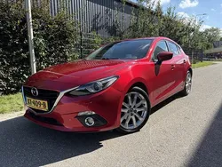 Rood Gebruikt 2016 Mazda 3 Hatchback | € 12.950 (Eerlijke prijs)