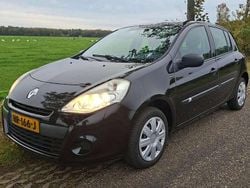 Zwart Gebruikt 2012 Renault Clio IV Collection Hatchback | € 2.150 (Goede deal)