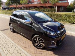 Zwart Gebruikt 2017 Peugeot 108 Allure Hatchback | € 6.950 (Eerlijke prijs)