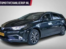 Zwart, metallic lak Gebruikt 2018 Toyota Auris Touring Sports Executive Stationwagen | € 15.995 (Goede deal)