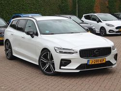 Wit, metallic lak Gebruikt 2020 Volvo V60 R-Design Stationwagen | € 27.999 (Eerlijke prijs)