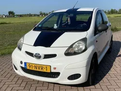 Wit Gebruikt 2010 Toyota Aygo Hatchback | € 2.700 (Eerlijke prijs)