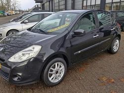 Zwart Gebruikt 2011 Renault Clio II Authentique Hatchback | € 3.250 (Iets duurder)
