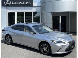 Grijs Gebruikt 2024 Lexus ES300H Business Edition Sedan | € 48.900 (Super prijs)