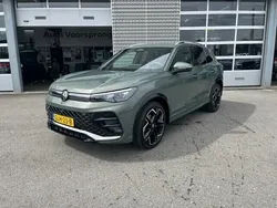 Groen, metallic lak Gebruikt 2024 VW Tiguan Business SUV | € 50.845 (Eerlijke prijs)