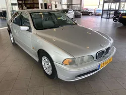 Grijs, metallic lak Gebruikt 2001 BMW 520 Executive Sedan | € 940 (Super prijs)