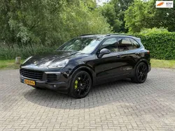 Zwart Gebruikt 2016 Porsche Cayenne Platinum Edition SUV | € 34.950 (Eerlijke prijs)