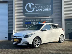 Wit, metallic lak Gebruikt 2015 Hyundai i20 Hatchback | € 9.995 (Iets duurder)