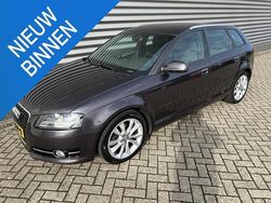 Grijs (metallic) Gebruikt 2011 Audi A3 Sportback Ambition Hatchback | € 8.990 (Eerlijke prijs)