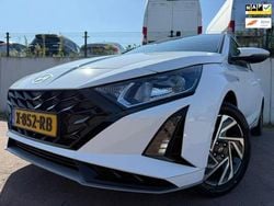 Wit, metallic lak Gebruikt 2024 Hyundai i20 Comfort Hatchback | € 18.999 (Eerlijke prijs)