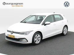 Wit Gebruikt 2023 VW Golf VIII Life Hatchback | € 24.850 (Eerlijke prijs)