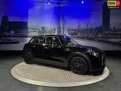 Zwart, metallic lak Gebruikt 2022 Mini Cooper Business Hatchback | € 24.895 (Duur)