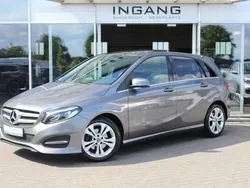 Grijs Gebruikt 2017 Mercedes B180 Ambition MPV | € 19.495 (Iets duurder)