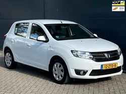 Wit Gebruikt 2013 Dacia Sandero Lauréate Hatchback | € 2.245 (Eerlijke prijs)