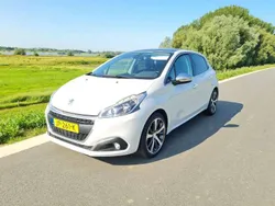 Wit Gebruikt 2016 Peugeot 208 Allure Hatchback | € 8.749 (Eerlijke prijs)