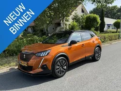 Oranje, metallic lak Gebruikt 2022 Peugeot 2008 GT SUV | € 21.995 (Eerlijke prijs)