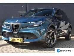 Blauw, metallic lak Gebruikt 2024 Alfa Romeo Junior Edizione Speciale SUV | € 30.900 (Super prijs)