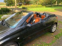 Zwart Gebruikt 2003 Peugeot 206 CC Cabriolet | € 2.000 (Eerlijke prijs)