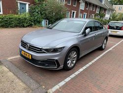 Grijs Gebruikt 2020 VW Passat GTE Sedan | € 20.500 (Goede deal)