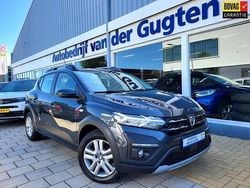 Grijs Gebruikt 2022 Dacia Sandero Essentiel Hatchback | € 16.950 (Eerlijke prijs)