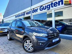 Grijs Gebruikt 2022 Dacia Sandero Essentiel Hatchback | € 16.950 (Eerlijke prijs)