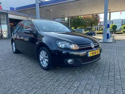 Zwart, metallic lak Gebruikt 2009 VW Golf VI Highline Hatchback | € 3.749 (Eerlijke prijs)