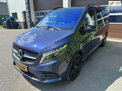 Blauw (metallic) Gebruikt 2023 Mercedes V300 AMG MPV | € 60.450 (Eerlijke prijs)