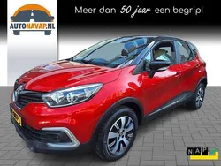 Rood, metallic lak Gebruikt 2017 Renault Captur Zen SUV | € 9.995 (Goede deal)