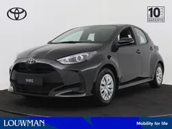 Zwart, metallic lak Gebruikt 2024 Toyota Yaris Active Hatchback | € 23.950 (Eerlijke prijs)