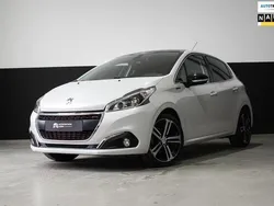 Wit, metallic lak Gebruikt 2015 Peugeot 208 GT-line Hatchback | € 9.900 (Iets duurder)
