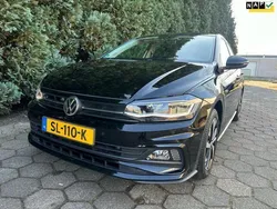 Zwart, metallic lak Gebruikt 2018 VW Polo R-line Hatchback | € 16.000 (Iets duurder)