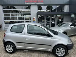 Zilver Gebruikt 2002 Toyota Yaris Hatchback | € 2.450 (Iets duurder)