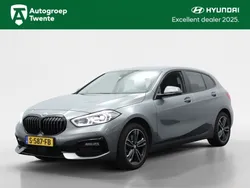 Grijs Gebruikt 2023 BMW 118 Comfort Edition Hatchback | € 26.845 (Eerlijke prijs)