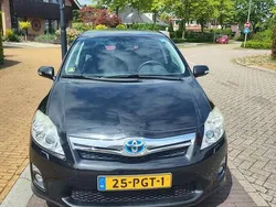 Gebruikt 2011 Toyota Auris Hybrid Life Sedan | € 6.700 (Eerlijke prijs)