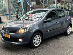 Grijs Gebruikt 2006 Renault Clio II Dynamique Hatchback | € 2.500 (Eerlijke prijs)