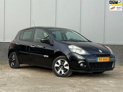 Zwart Gebruikt 2012 Renault Clio IV Authentique Hatchback | € 2.450 (Goede deal)