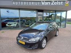 Zwart, metallic lak Gebruikt 2016 VW Golf VII Comfortline Hatchback | € 11.950 (Eerlijke prijs)