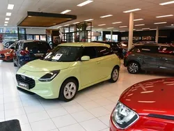 Rood, andere lak Gebruikt 2017 Suzuki Baleno Exclusive Hatchback | € 14.950 (Eerlijke prijs)