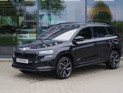 Zwart Gebruikt 2023 Skoda Karoq SportLine SUV | € 36.450 (Eerlijke prijs)