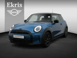 Blauw, metallic lak Gebruikt 2023 Mini Cooper Comfort Hatchback | € 25.950