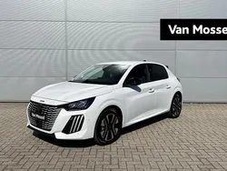 Wit Nieuw 2025 Peugeot 208 Allure Hatchback | € 28.440 (Eerlijke prijs)