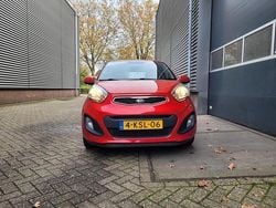 Rood (metallic) Gebruikt 2013 Kia Picanto Comfort Hatchback | € 5.950 (Goede deal)