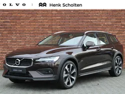 Bruin, metallic lak Gebruikt 2018 Volvo V60 CC Pro Stationwagen | € 39.950 (Eerlijke prijs)