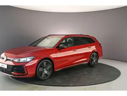 Chili red Gebruikt 2024 VW Passat Business Stationwagen | € 52.900