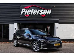 Zwart Gebruikt 2015 VW Passat Highline Stationwagen | € 12.899 (Eerlijke prijs)