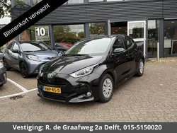 Zwart Gebruikt 2024 Toyota Yaris Active Hatchback | € 24.800 (Eerlijke prijs)