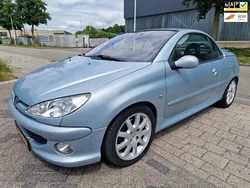 Grijs Gebruikt 2002 Peugeot 206 CC Cabriolet | € 1.199