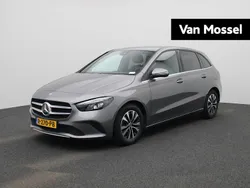 Grijs Gebruikt 2022 Mercedes B180 Business MPV | € 29.400 (Eerlijke prijs)