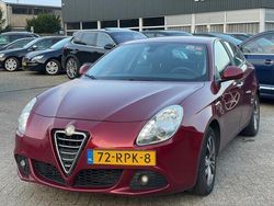 Rood Gebruikt 2011 Alfa Romeo Giulietta Distinctive Hatchback | € 4.450 (Eerlijke prijs)
